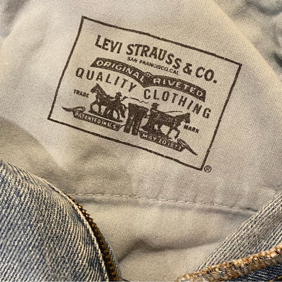 40X32 Levi Loose Fit Jeans - Picture 6 of 7